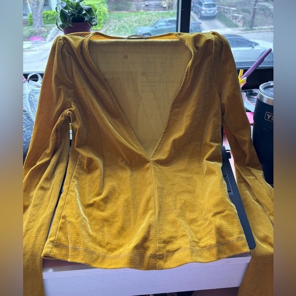 Urban Outfitters Top Gold Velvet Small - Picture 1 of 7